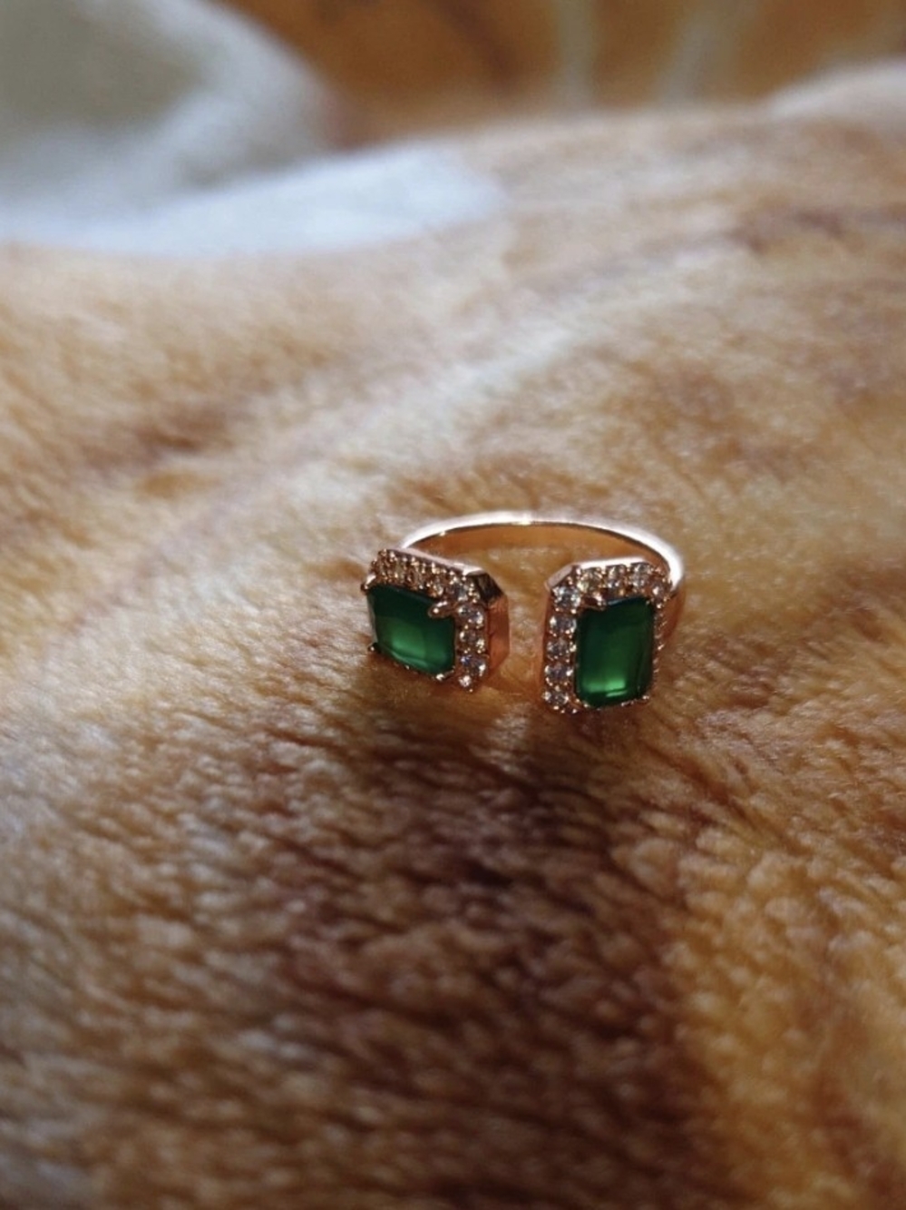Stunning Ring W/ Emerald Green Stones Alongside White-Intricate Open Front Style